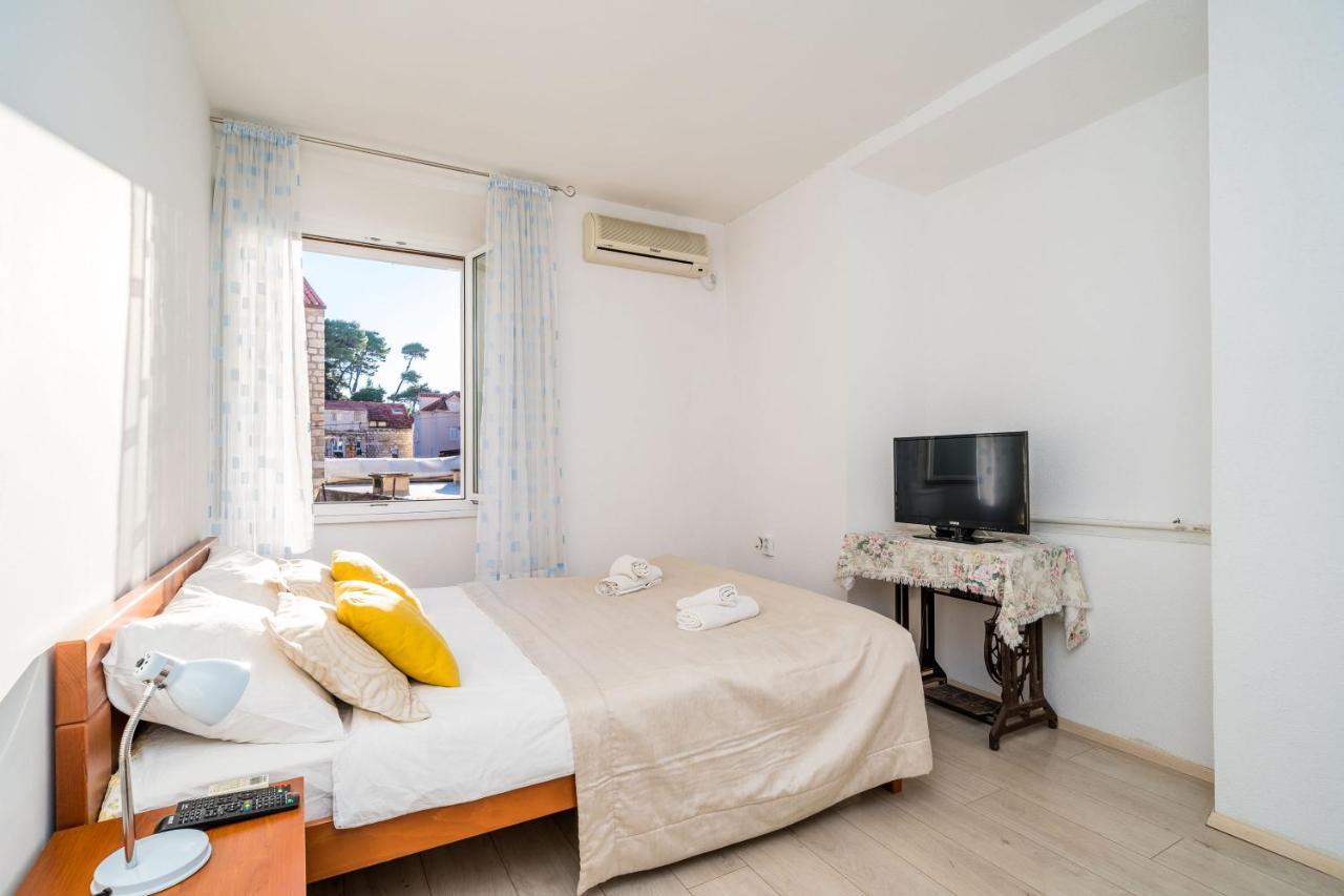 Deluxe Rooms With A Terrace View At Old City Gate Дубровник Екстер'єр фото