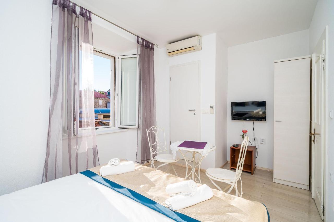 Deluxe Rooms With A Terrace View At Old City Gate Дубровник Екстер'єр фото